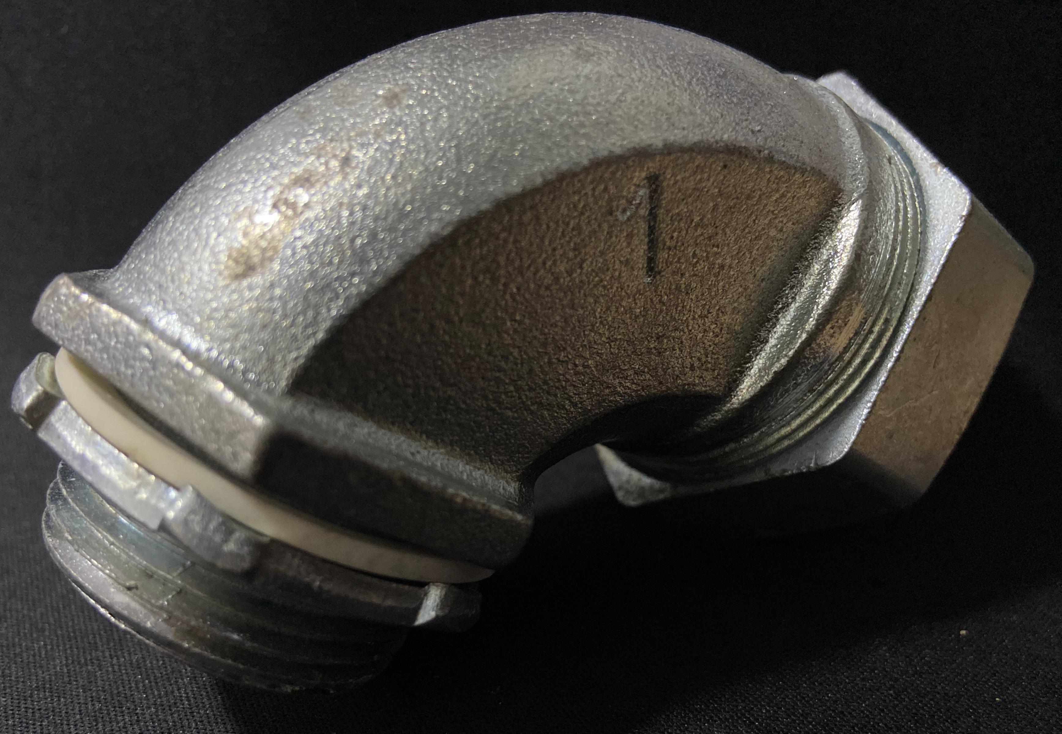 Conector curvo de 1 pulgada