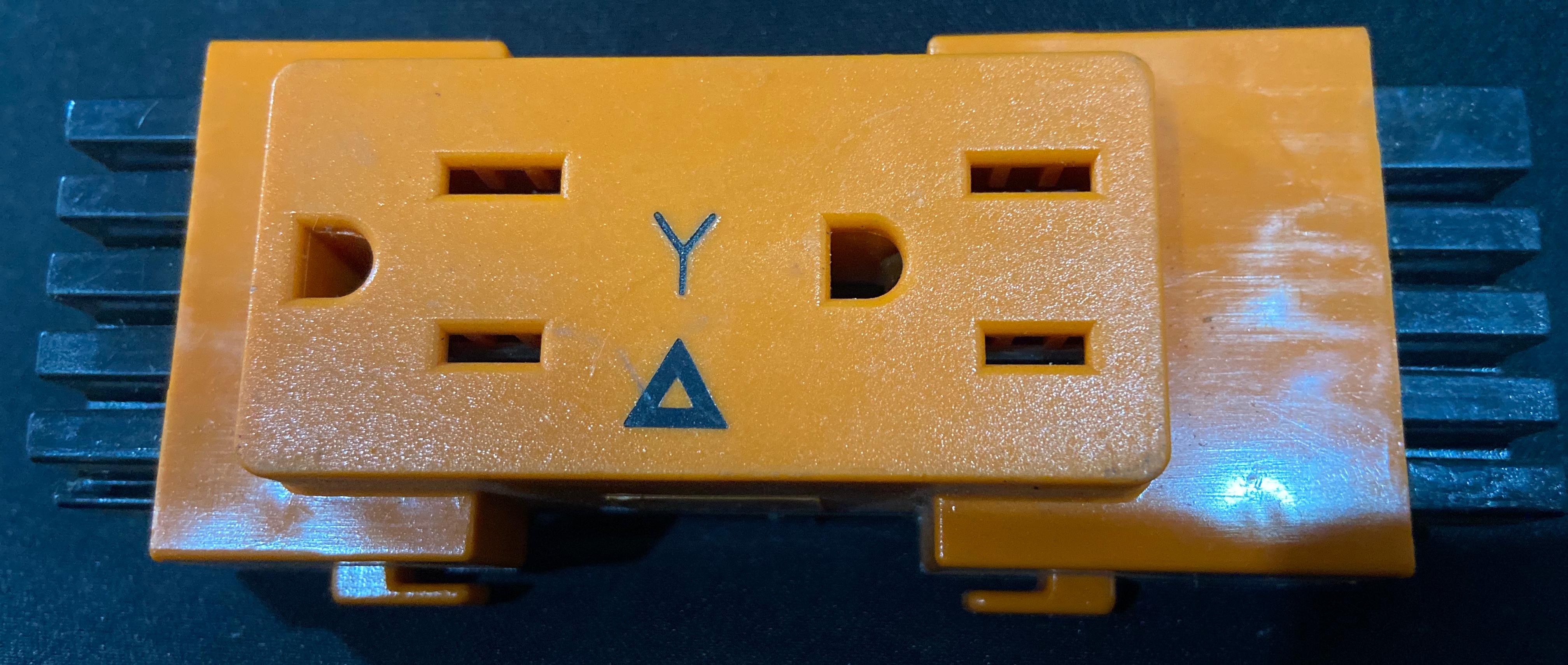 Adaptador multicontacto